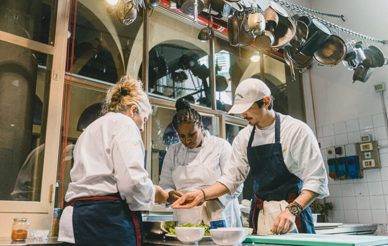 Um verão de cursos criativos na Itália: Moda sustentável, fabricação de bolsas e culinária 7 cursos criativos de verão - aulas de culinária em Florença